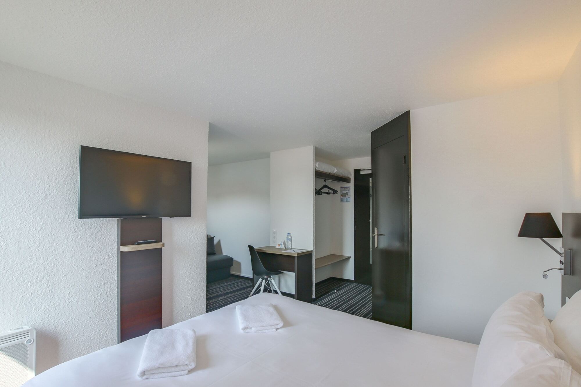 Brit Hotel Reims La Neuvillette Exterior photo